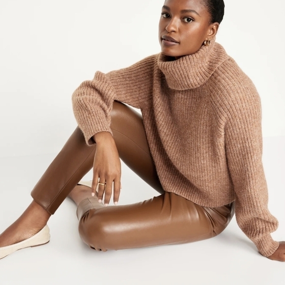 2 • Old Navy • Extra High-Waisted Faux Leather Pants - Picture 2 of 4